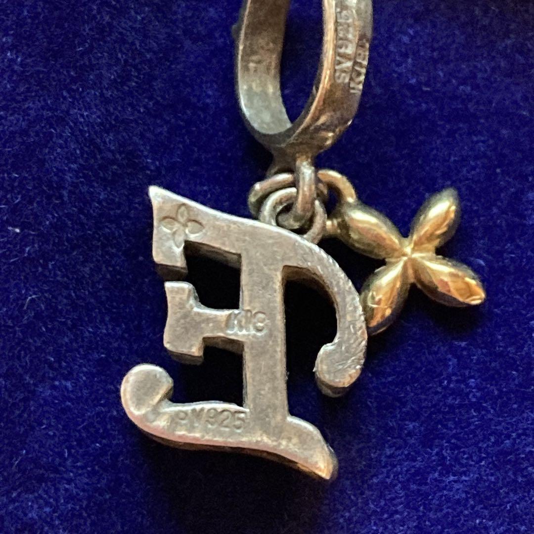 定番人気！ love&hate ペンダントトップ イニシャルE アクセサリー