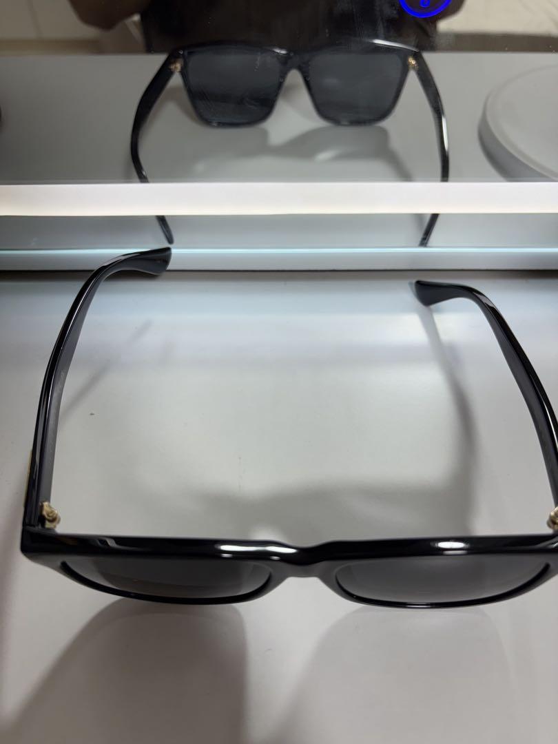 GUCCI ブラックサングラス