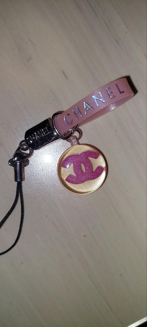 CHANEL ロゴチャーム ストラップ付き夏に可愛すぎです！人気！