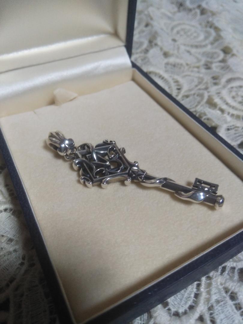 正規逆輸入品】 ディールデザイン レイドスネークキートップ 買い日本 Christie ピアスとクリスティフローラルオーバルネックレス Jacket ネックレス