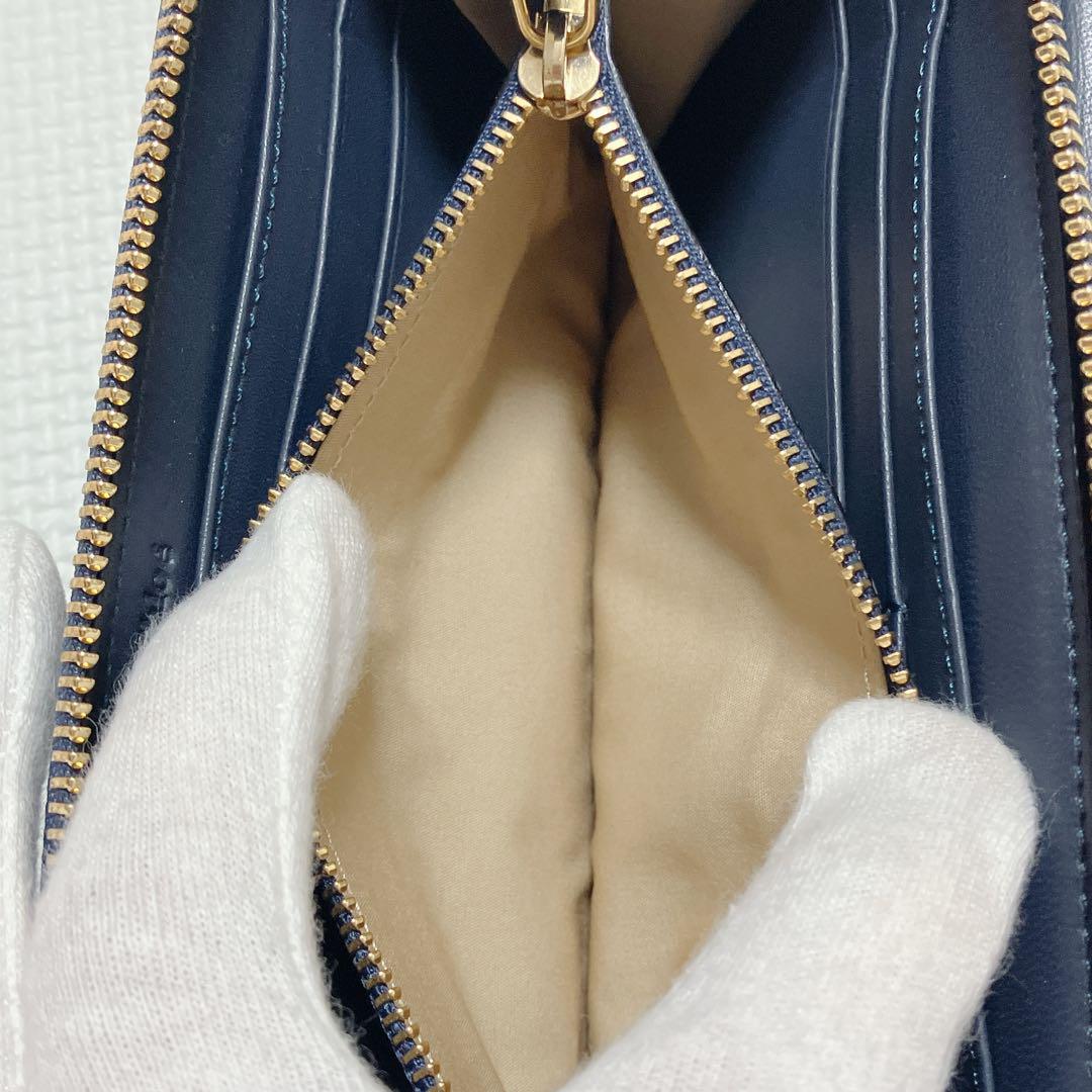 未使用　Chloeクロエ レザー長財布 リボン　ネイビー　紺　箱袋カード付き 未使用 Chloeクロエ レザー長財布 リボン ネイビー 紺 箱袋