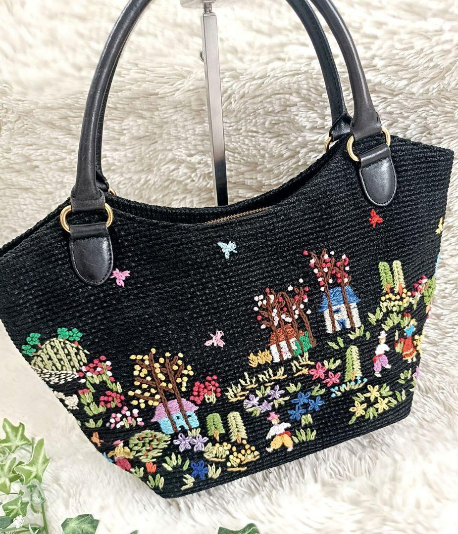 【受注生産品】 シンクビー トートバッグ ハンドバッグ ブラック 刺繍 村 風景 バッグ