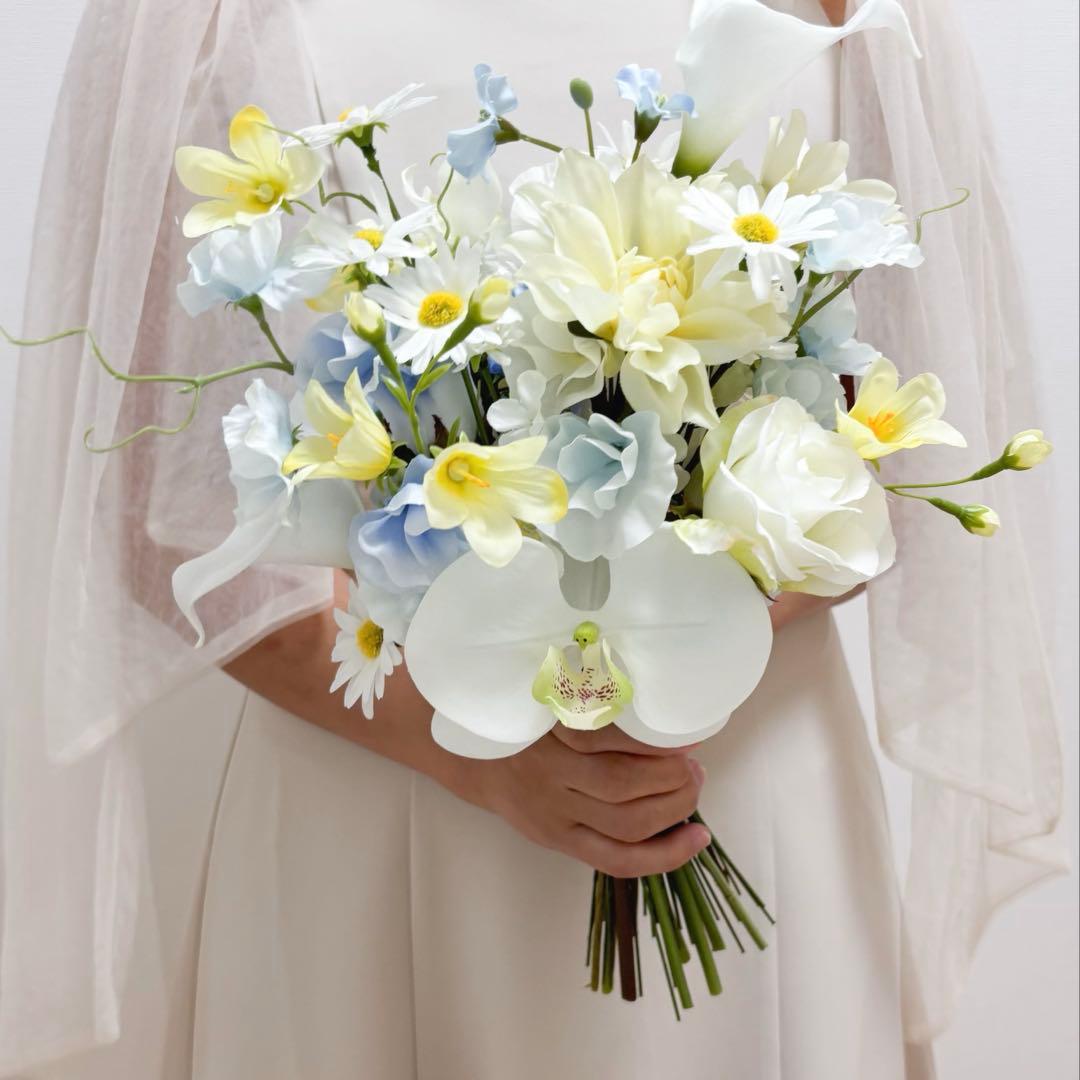 ホワイト ブルー イエローブーケ アーティフィシャルフラワー ウェディングブーケ新品、♥