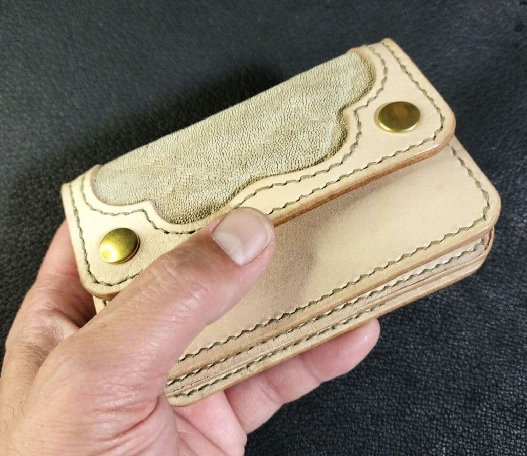 エレファントレザー　ちょっと小さなトラッカー風ウォレット