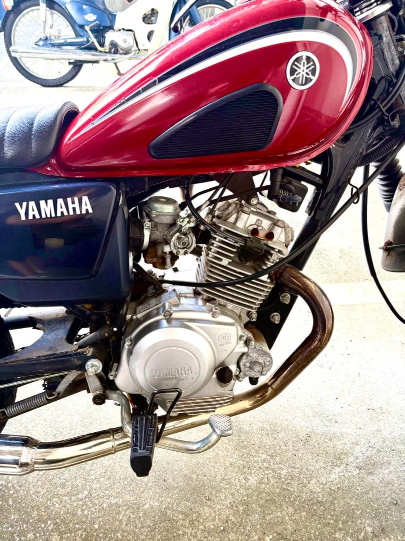 YAMAHA YB125SP ネイキッド　小型　レッド