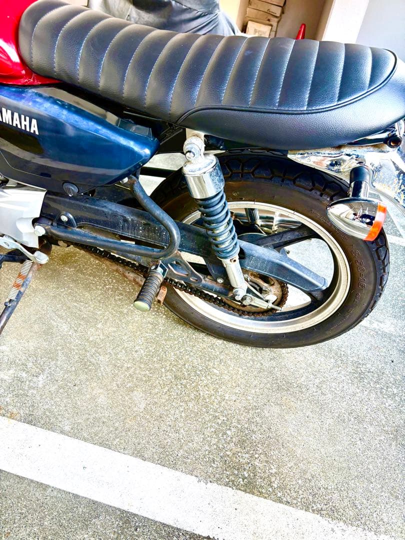 YAMAHA YB125SP ネイキッド　小型　レッド