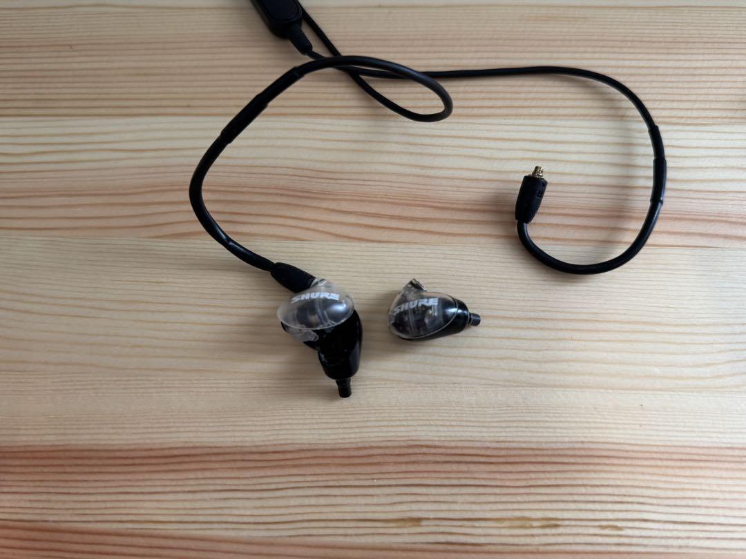 Shure AONIC 4 ブラック 右側のみ良品 左側シェル割れ断線 Shure AONIC 4 ブラック 右側のみ 左側シェル割れ断線