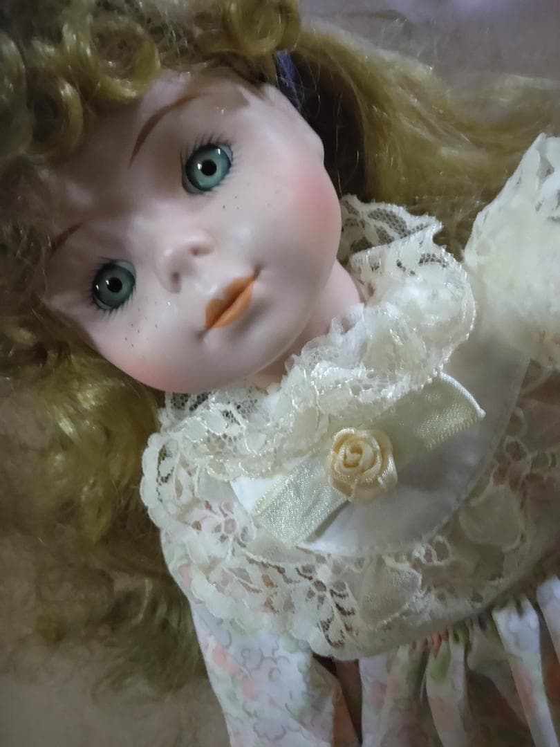 花柄ドレスのドール目立った傷や汚れなし