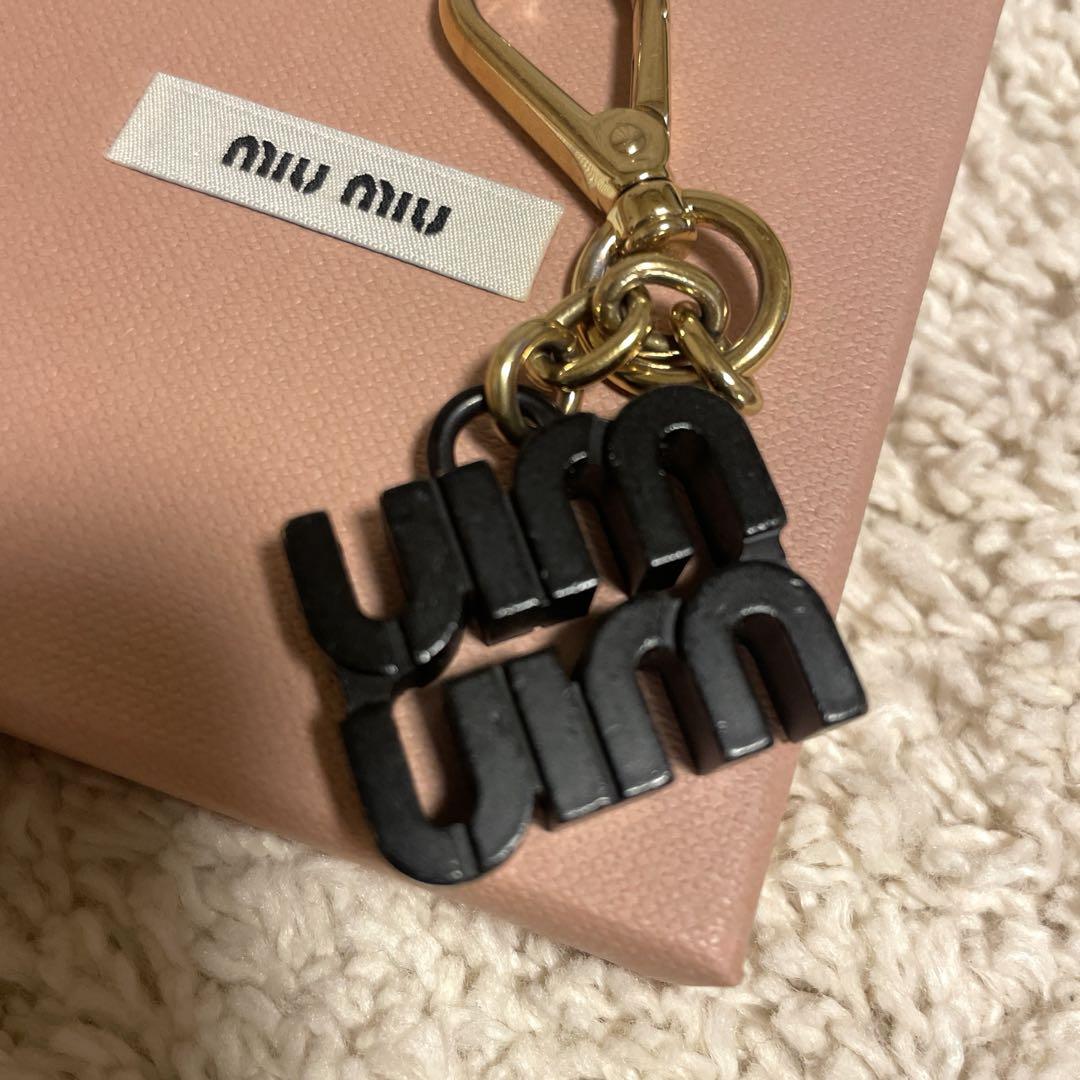 MIUMIU ロゴ キーリングBLACK 小物