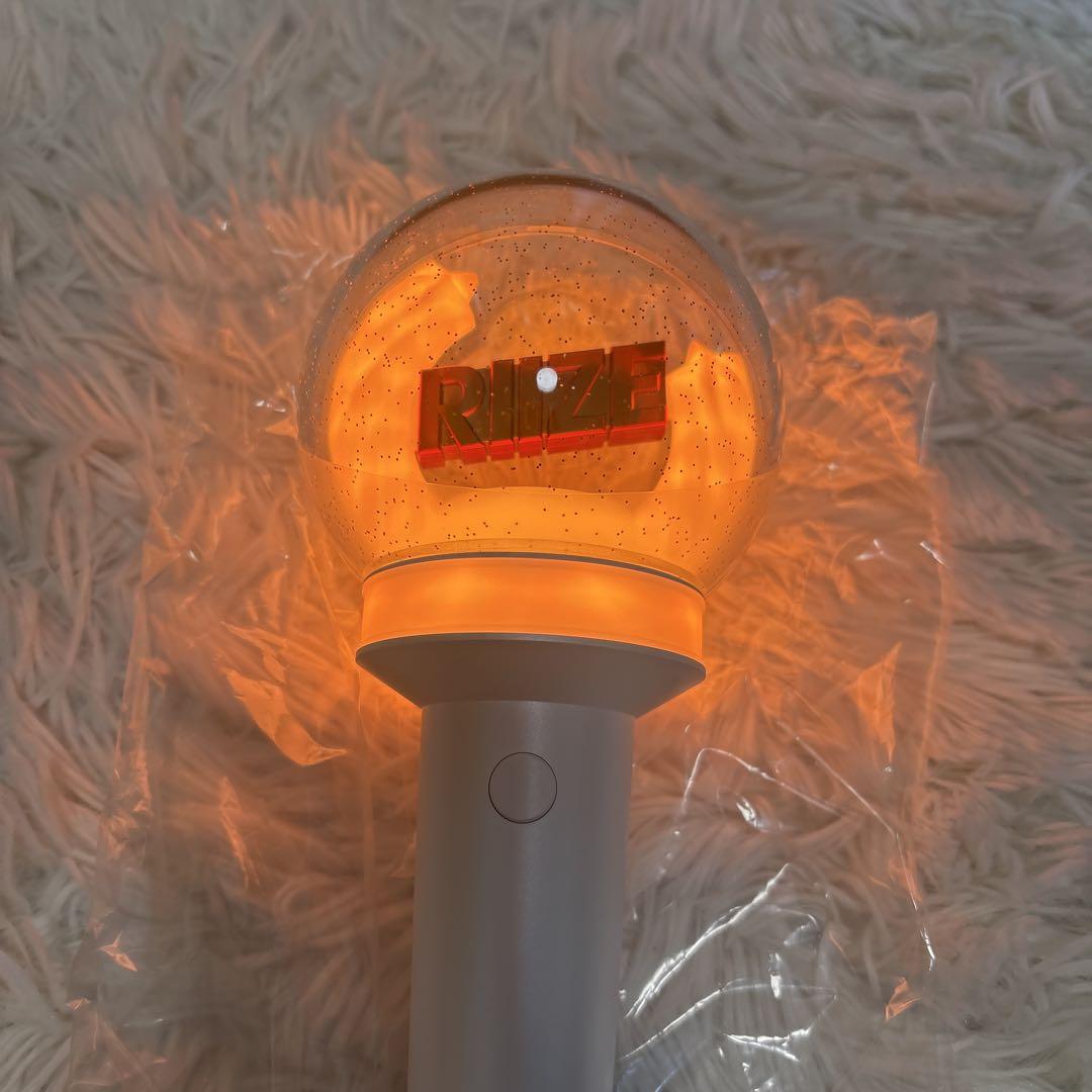 RIIZE ライズ K-POPアイドル 公式ペンライト 応援棒 楽天市場】RIIZE - OFFICIAL FANLIGHT (LIGHT STICK) ライズ