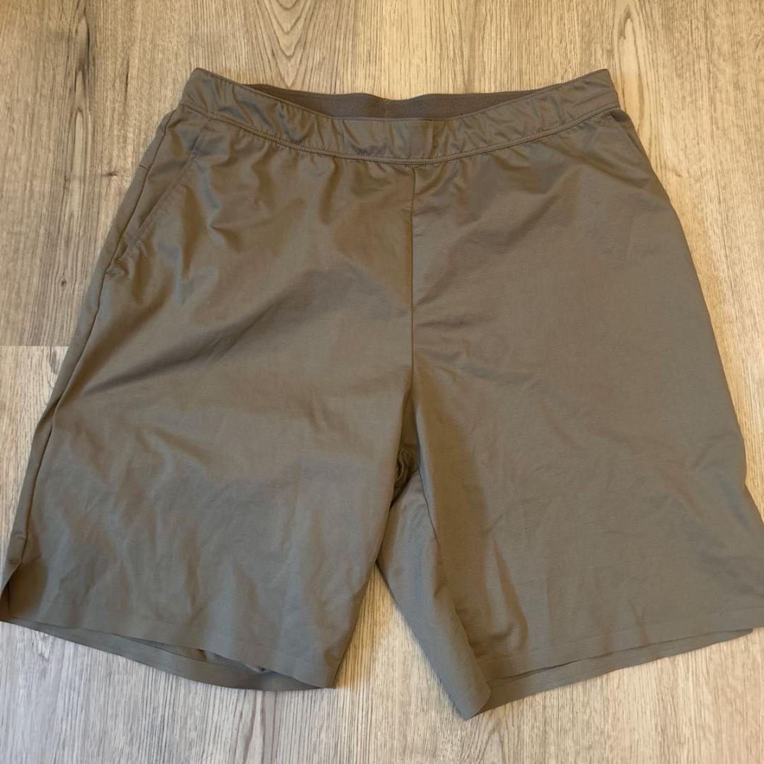 カーキ ショートパンツ 軽量素材