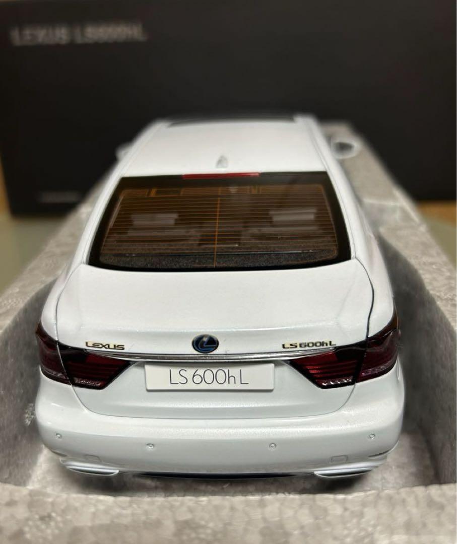 オートアート 1/18 レクサス LS600 ホワイトパール シリアルナンバー付 オートアート 1/18 レクサス LS600 ホワイトパール シリアル