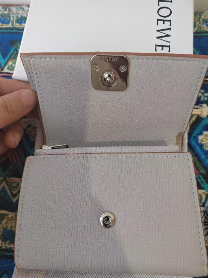 美品 LOEWE 　ロエベ 三つ折り財布