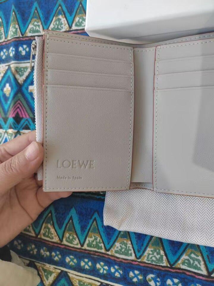 美品 LOEWE 　ロエベ 三つ折り財布