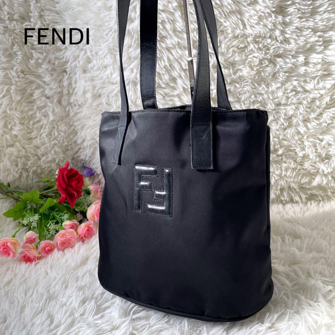FENDIフェンディ　ブラックナイロンバケツ型ミニトートバッグ