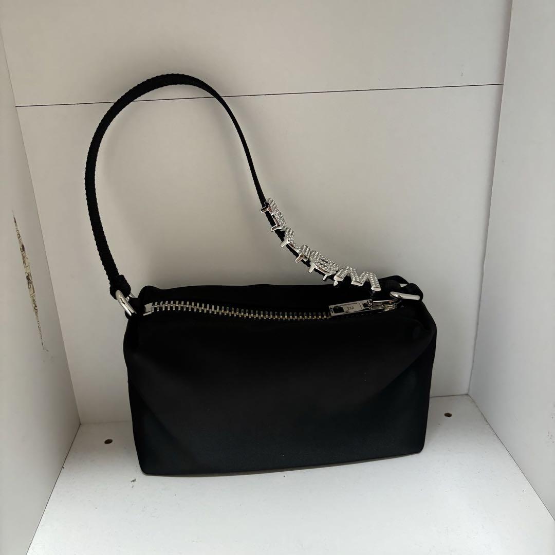 Alexander Wang■クリスタル ジップポーチ 裏地 ロゴ ジッパー alexander wang heiress クリスタルロゴ入りサテンポーチ - メルカリ