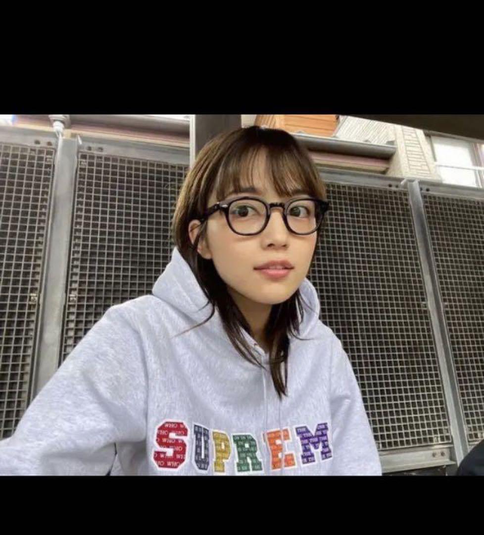 川口春奈着用 Supreme The Most Hooded