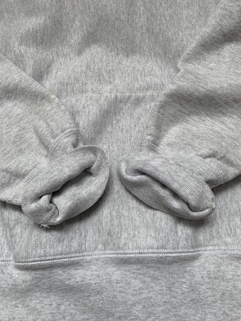 川口春奈着用Supreme The Most Hooded Sweatshirt