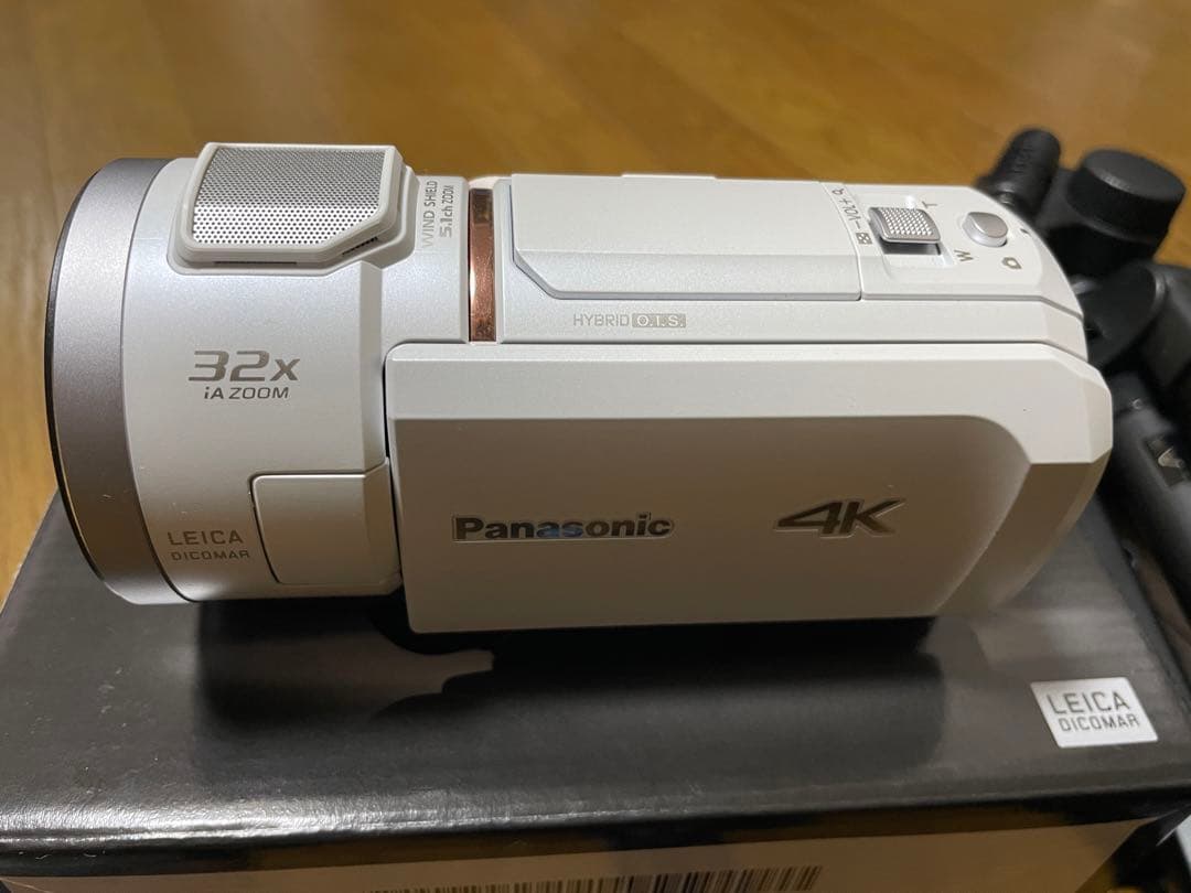 Panasonic HC-VX2M-W ビデオカメラ　三脚付き