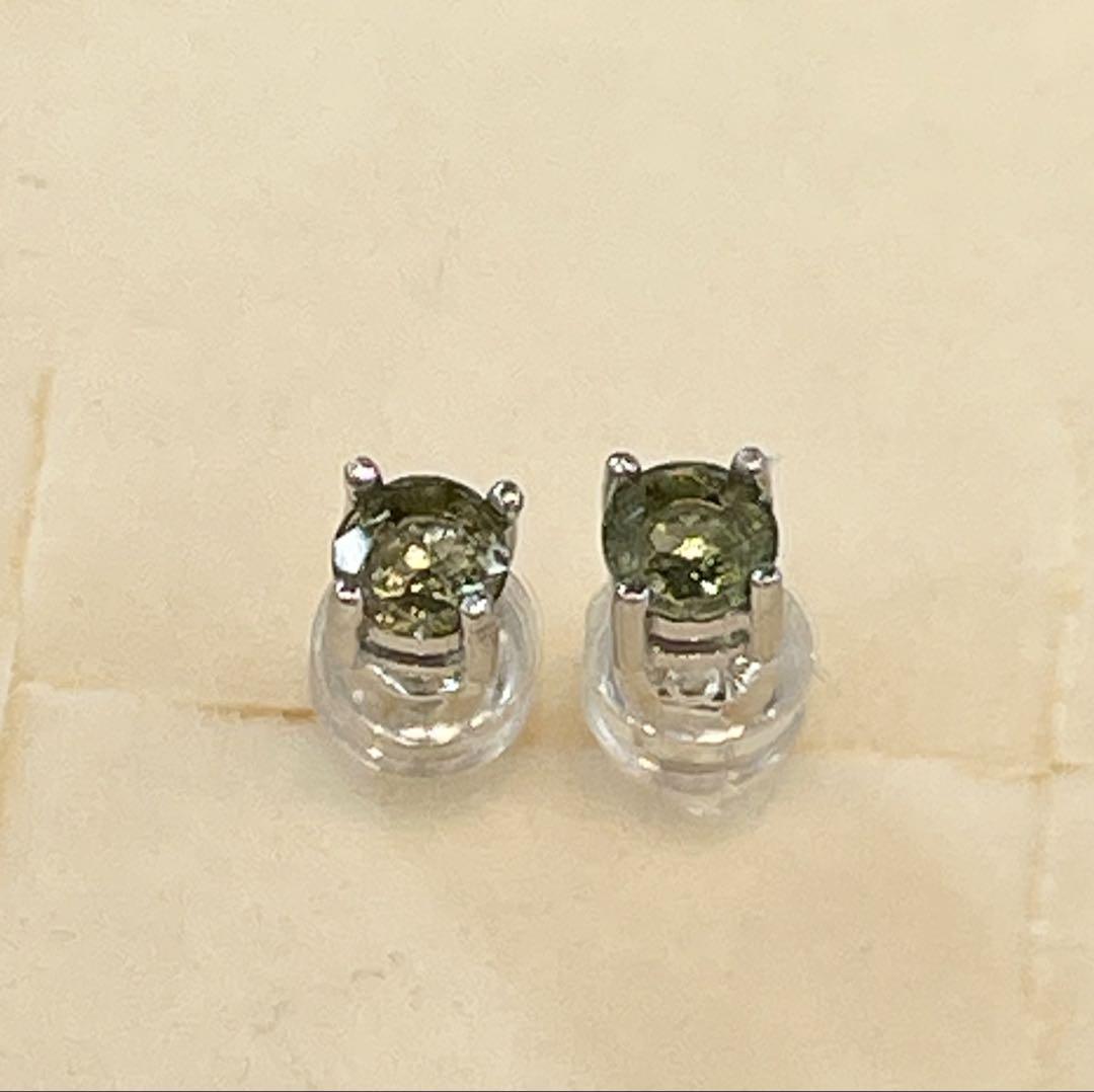 グランドセール 漫画 特選！宝石質モルダバイトピアス 4mm 激安卸価格 本物保証 アクセサリー