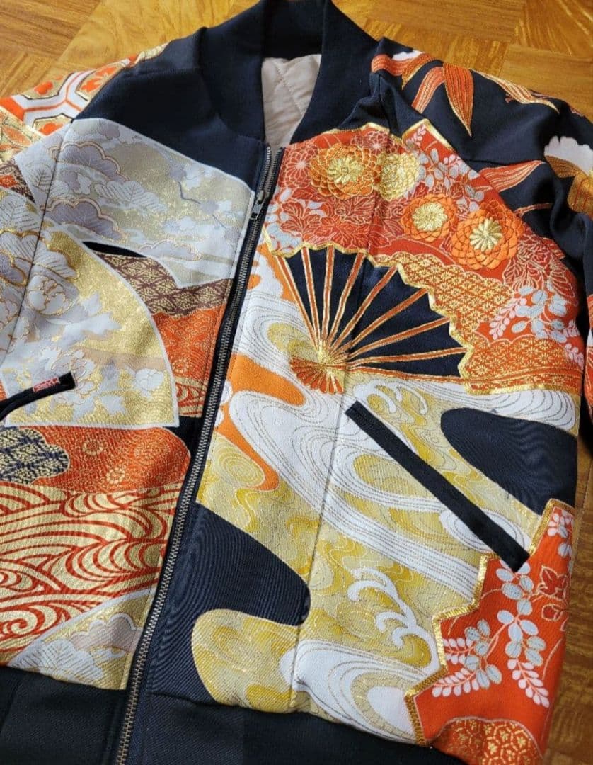 め1131着物リメイク正絹古布黒留袖江戸褄ジップアップスカジャンハンドメイド め1131着物リメイク正絹古布黒留袖江戸褄ジップアップスカジャンハンドメイド