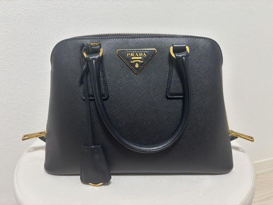 PRADA ブラックレザートートバッグ