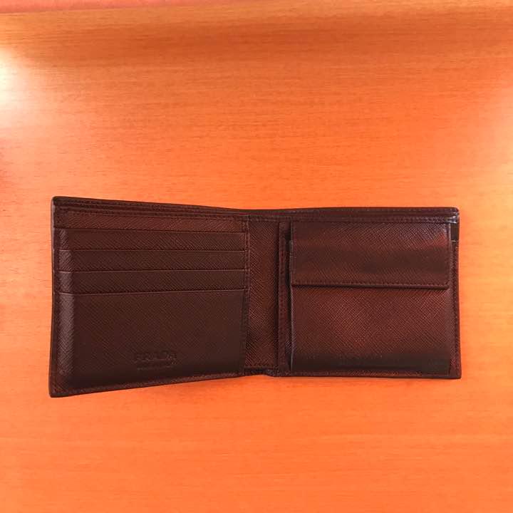 PRADA 折りたたみ財布