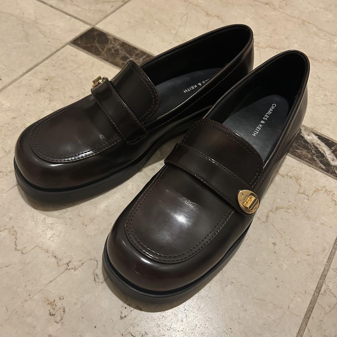 CHARLES & KEITH メタリックバックル ストラップローファー
