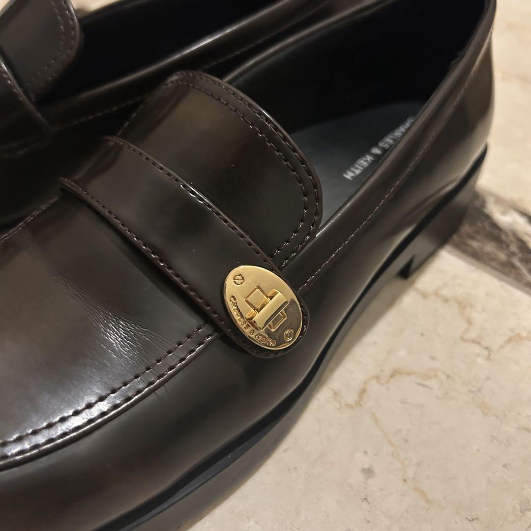 CHARLES & KEITH メタリックバックル ストラップローファー