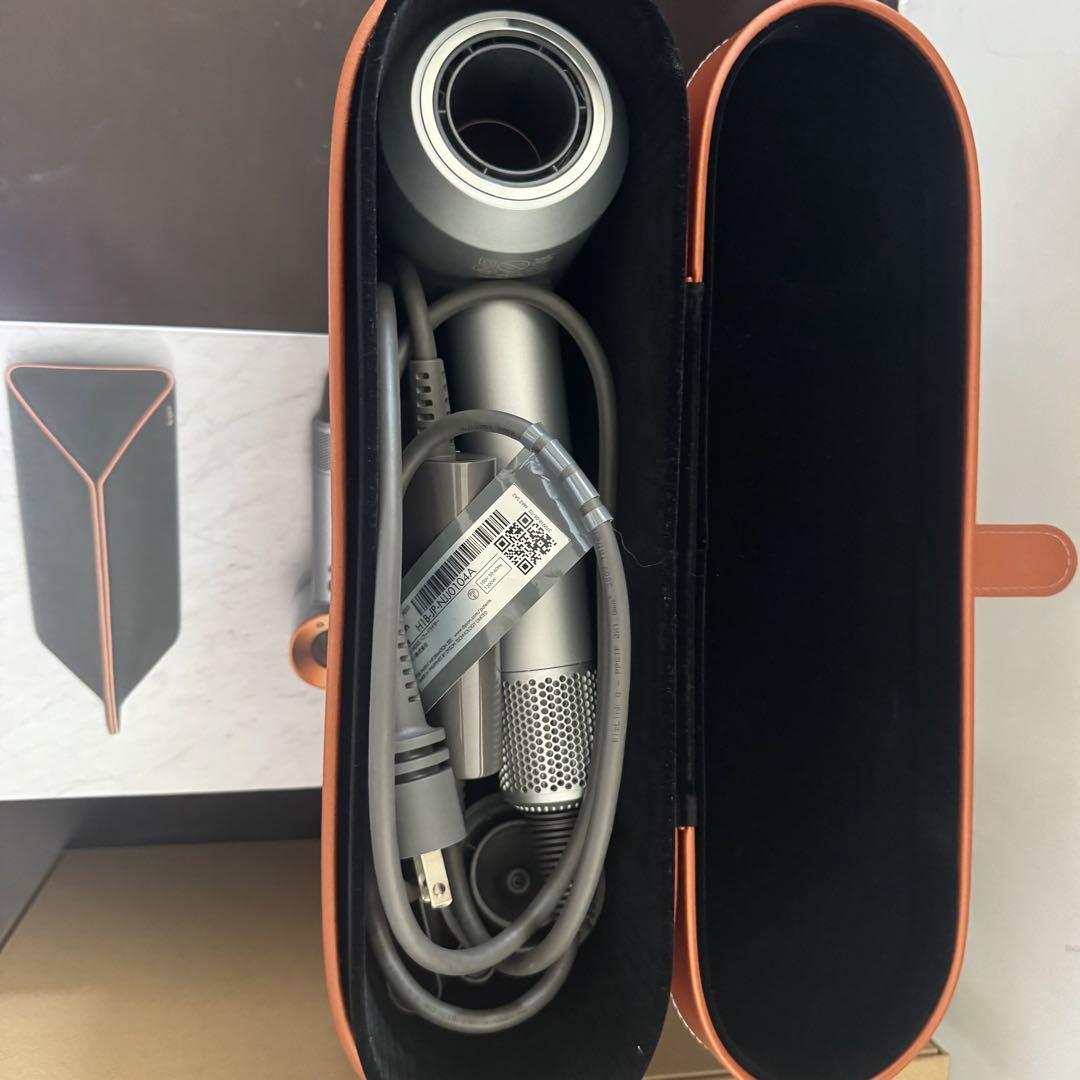 Dyson Supersonic ヘアドライヤー シルバー