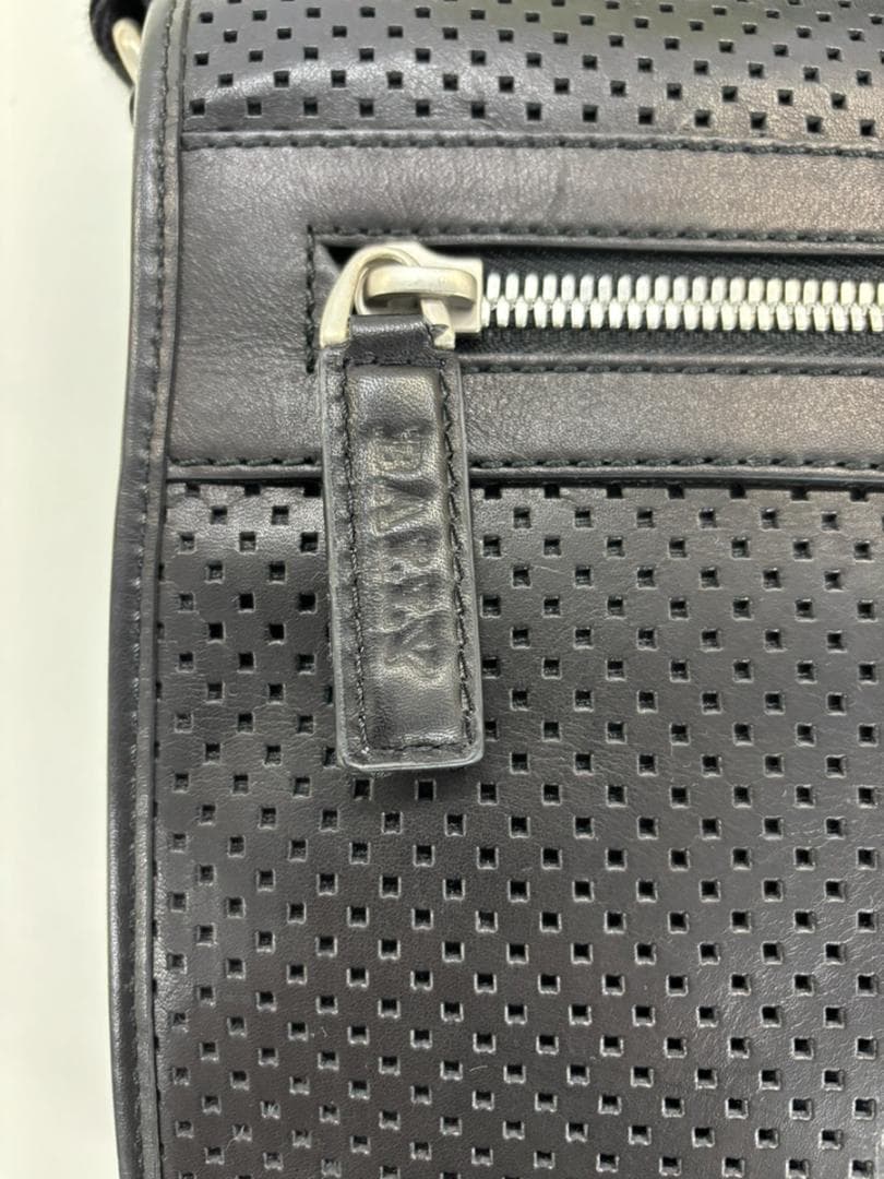 バリー Troveトレインスポッティング パンチングレザー ショルダーバッグ バリー Troveトレインスポッティング パンチングレザー ショルダーバッグ