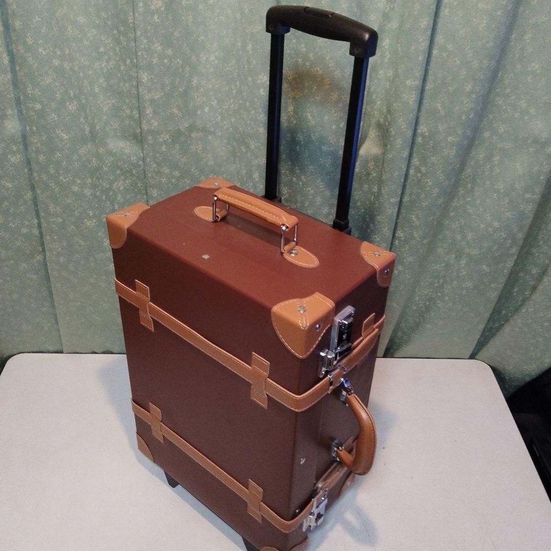 キャリーケース　キャリーバッグ　　　　カギ付き　タイヤ2個、引っ張りタイプ