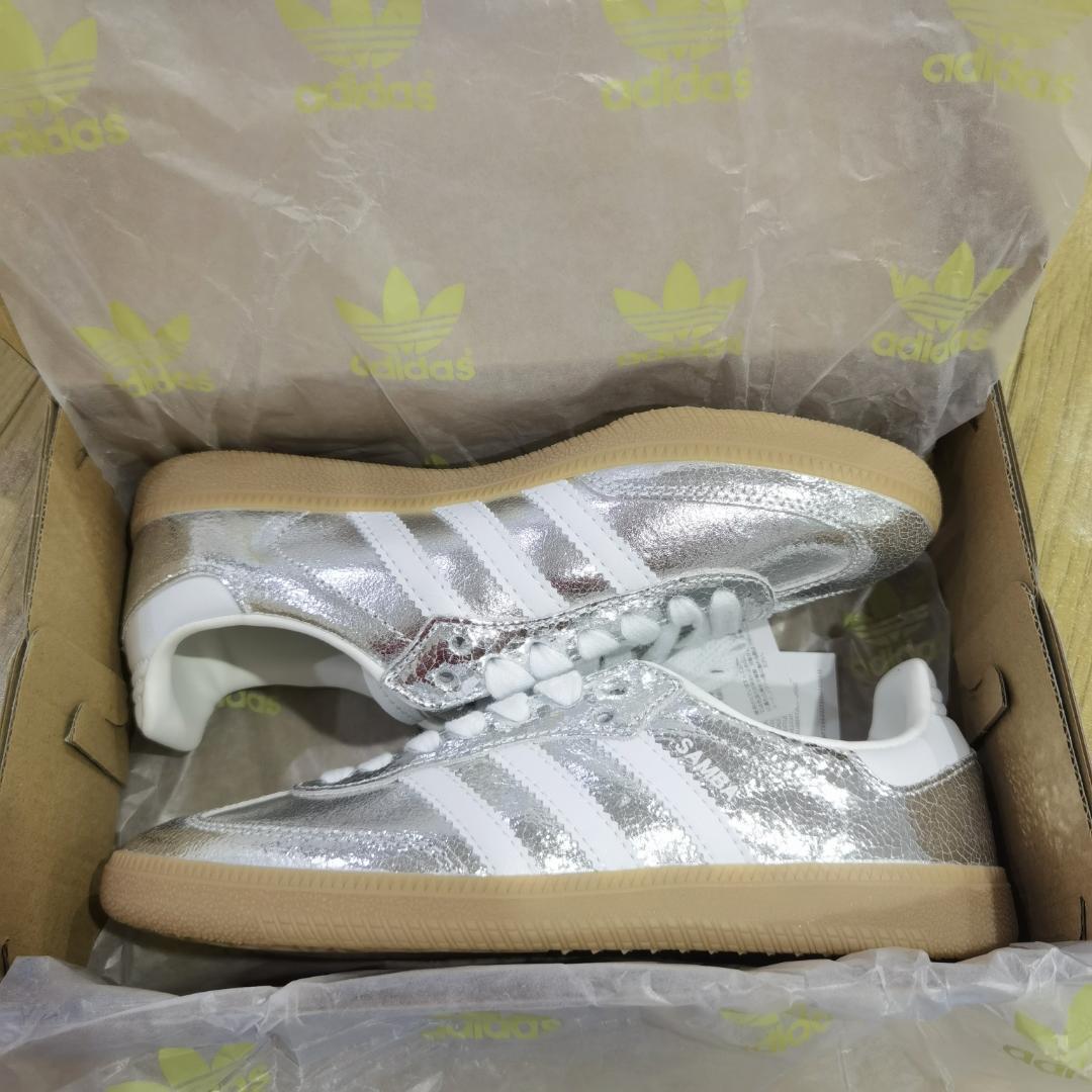 アディダスadidas SAMBA OG W JR0035シルバー24.5cm