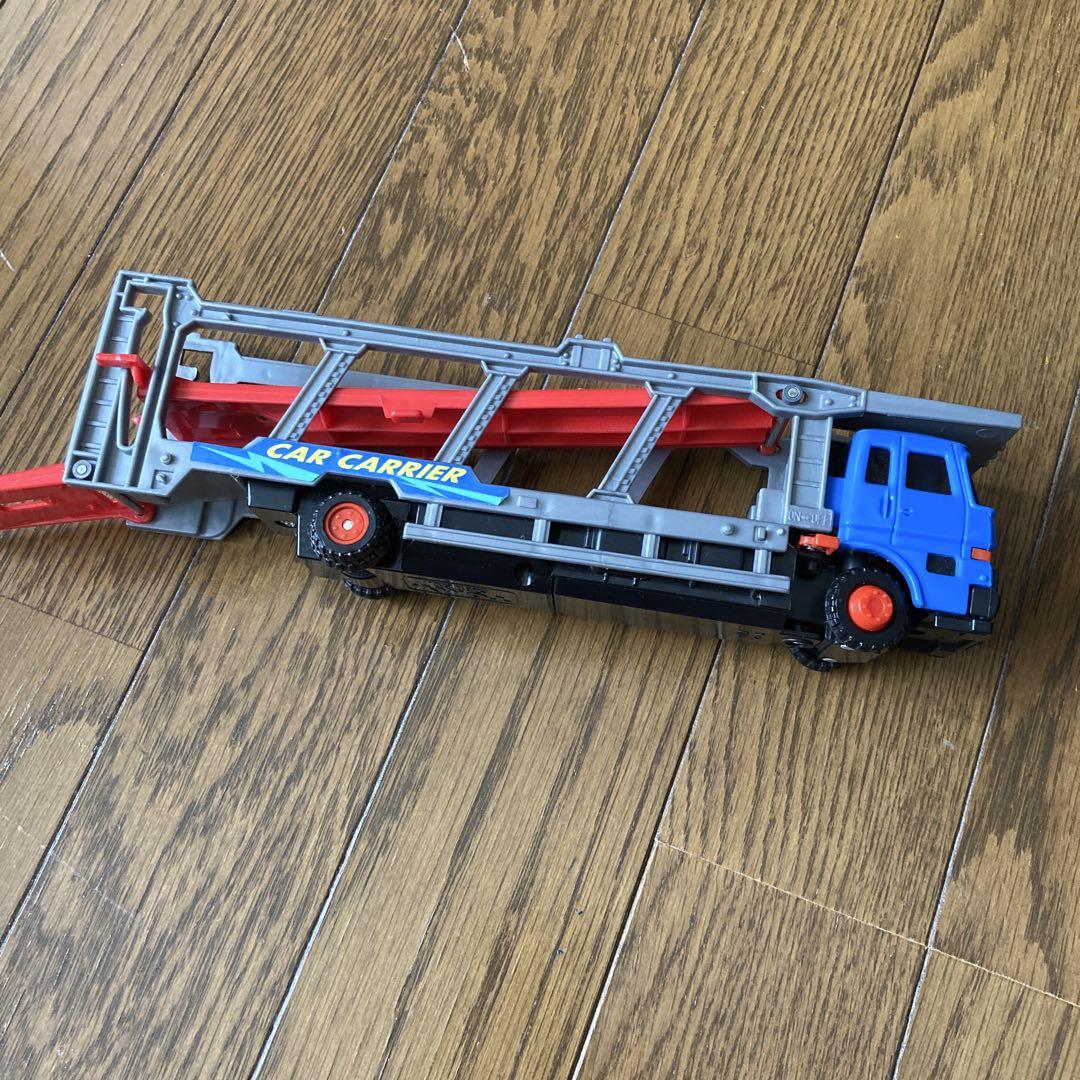 TOMY トミカ　キャリアトラックカー