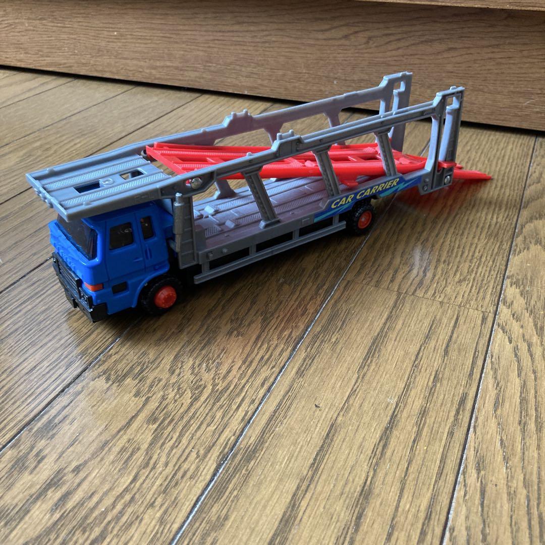 TOMY トミカ　キャリアトラックカー
