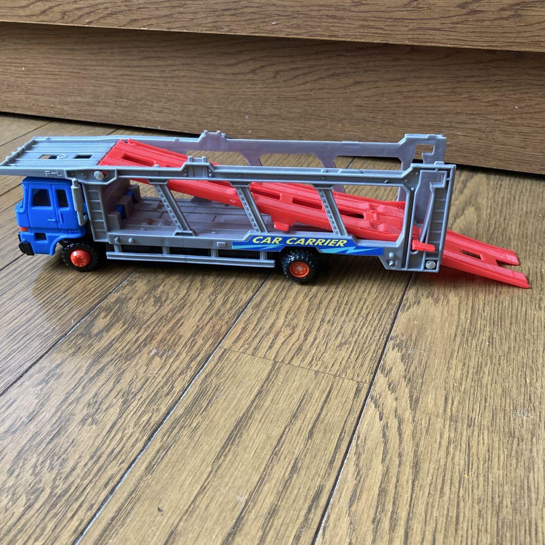 TOMY トミカ　キャリアトラックカー