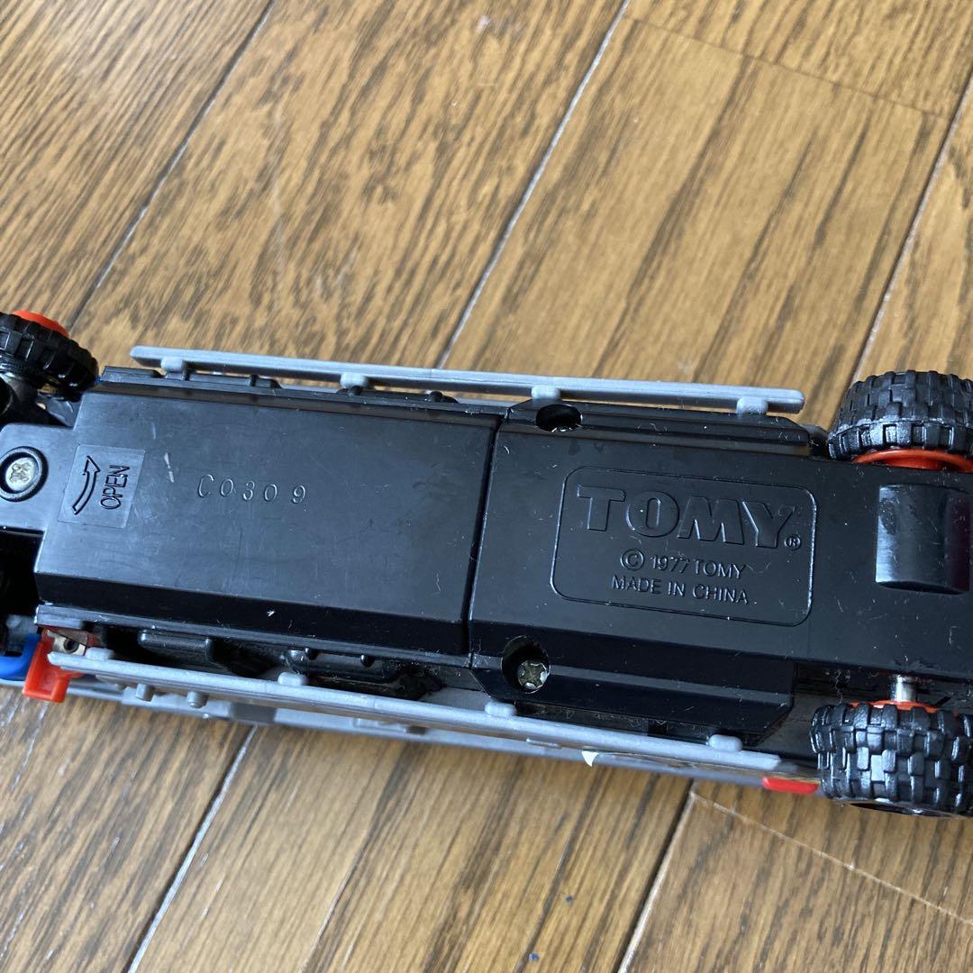 TOMY トミカ　キャリアトラックカー
