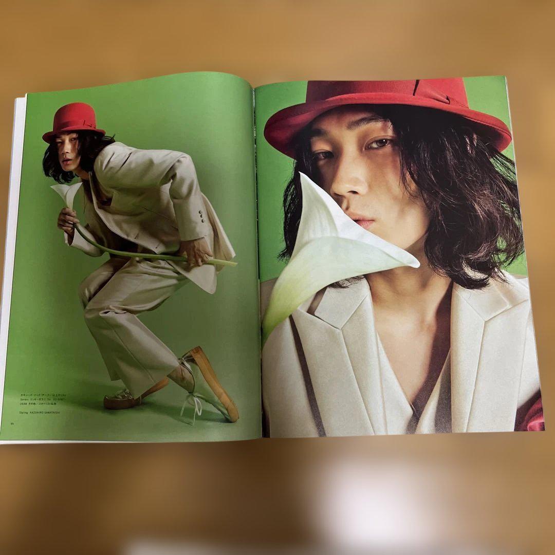 綾野剛さん、小栗旬さんグラビア掲載雑誌です。 - メルカリ