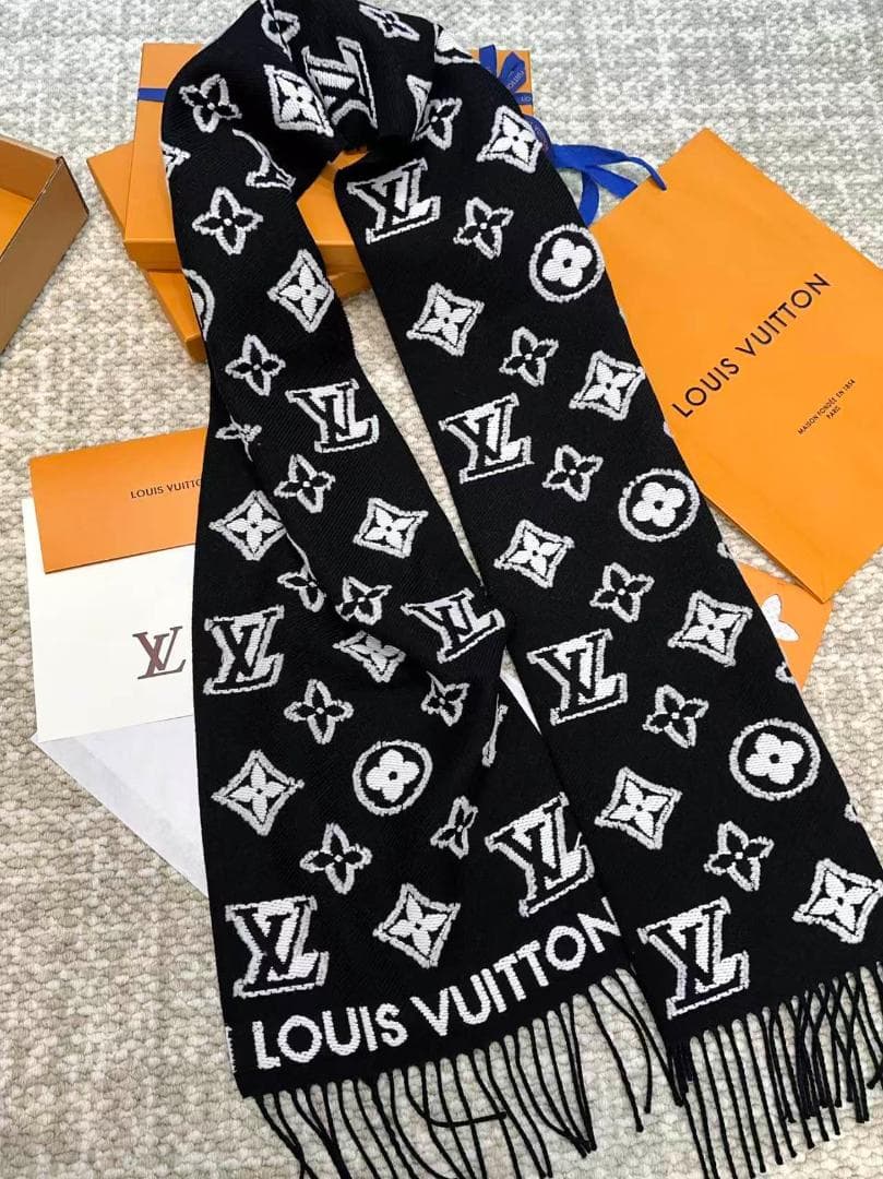 極美品 LOUIS VUITTON ロゴマフラー ブラック 極美品 LOUIS VUITTON ロゴマフラー ブラック