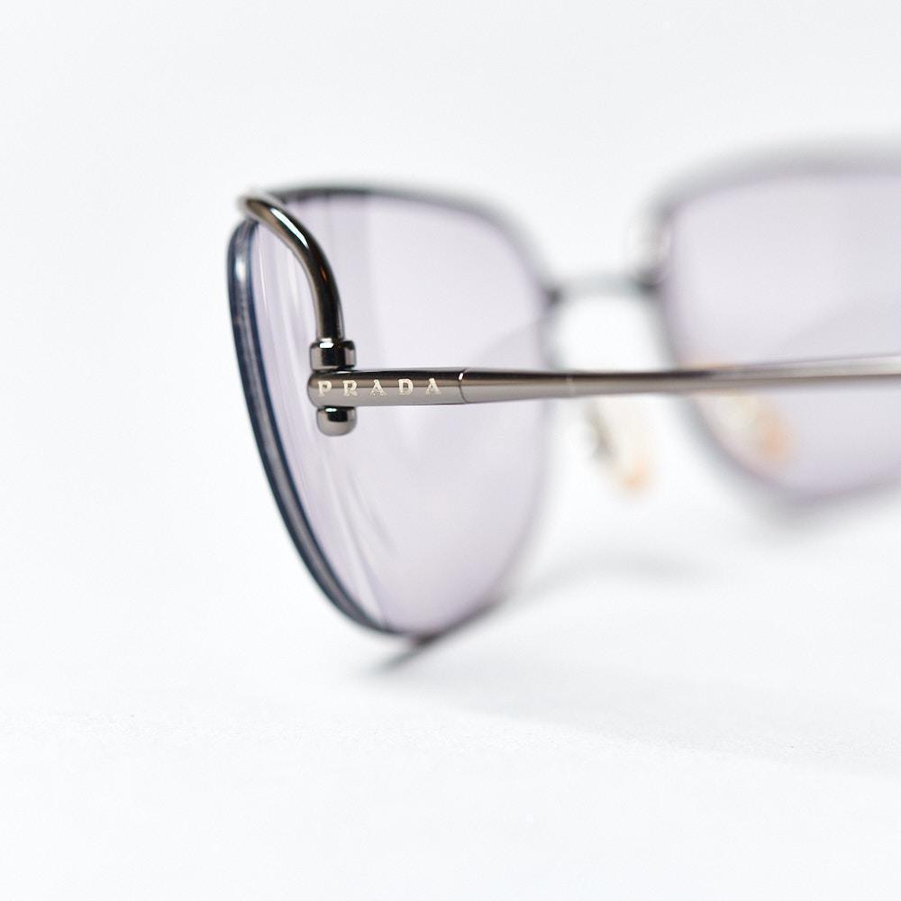【PRADA/60□17/ケース付】サングラス　シルバーフレーム薄パープルグラス PRADA/60□17/ケース付】カラーレンズ メタルフレーム 薄