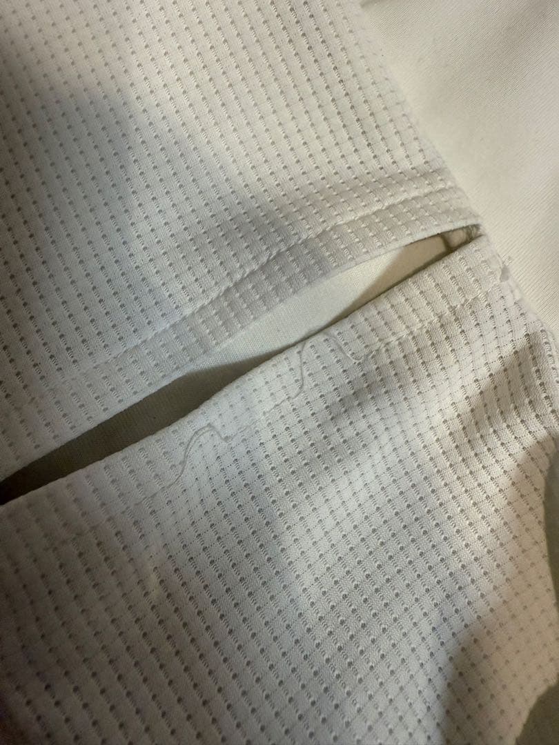 成瀬愛理　遮光パーカー　忍　白