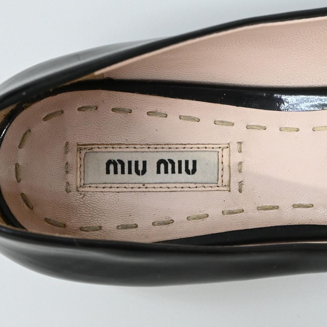 ■ □ 44192★ miumiu ミュウミュウ エナメル パンプス ビジュー