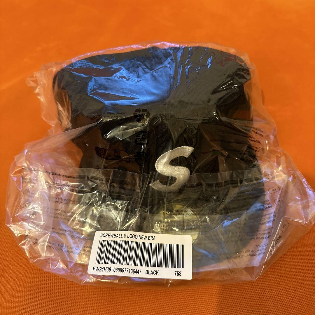 Screw Ball S Logo New Era® シュプリーム