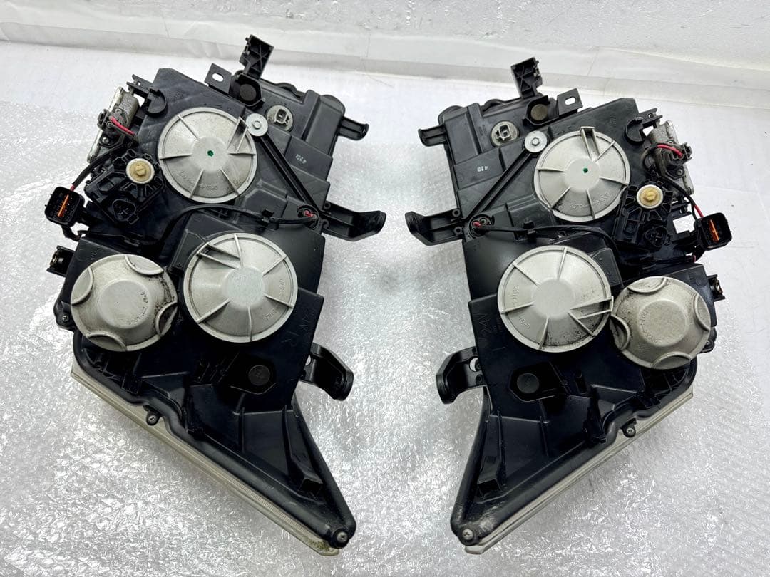 デリカ D:5 CV5W ヘッドライト 左右 レベ付 コイト100-87918 デリカ D:5 CV5W ヘッドライト 左右 レベ付 コイト100-87918