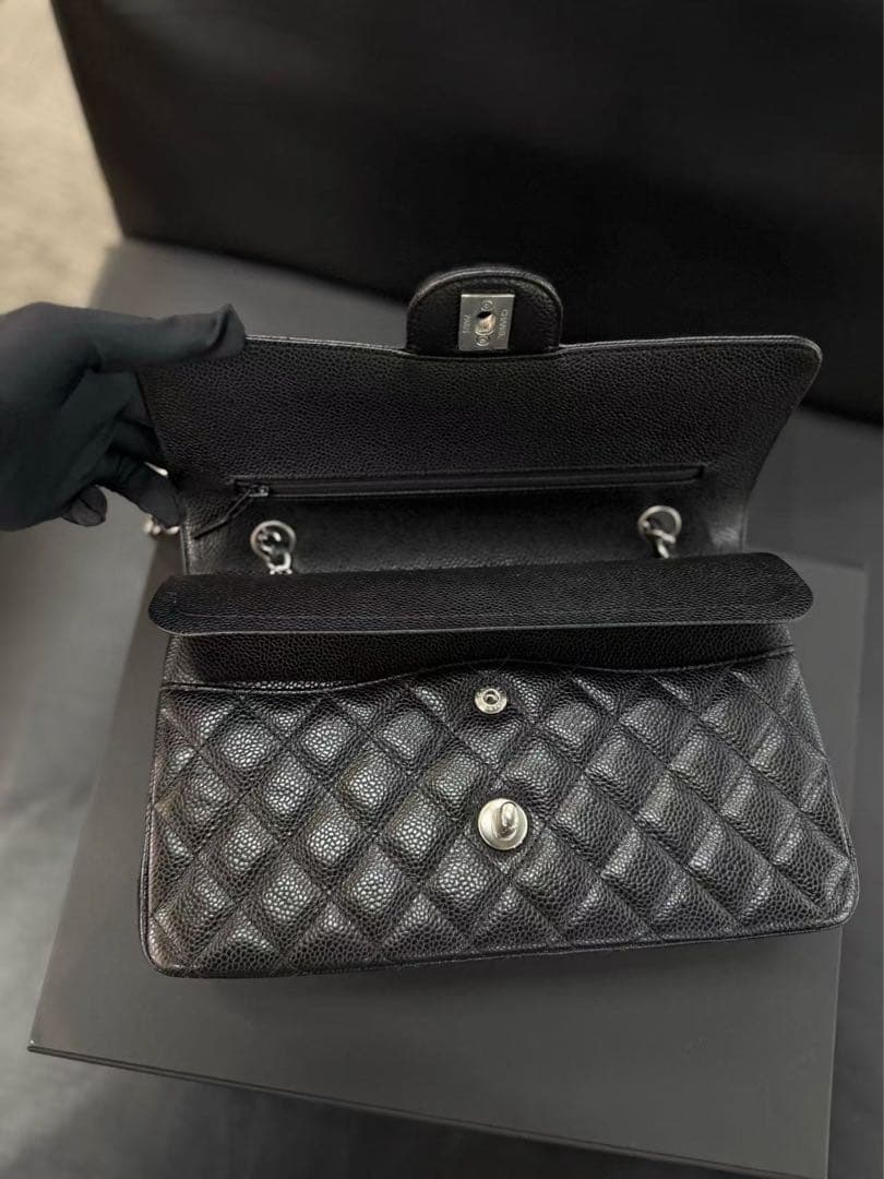 CHANEL ブラック キルティング ショルダーバッグ