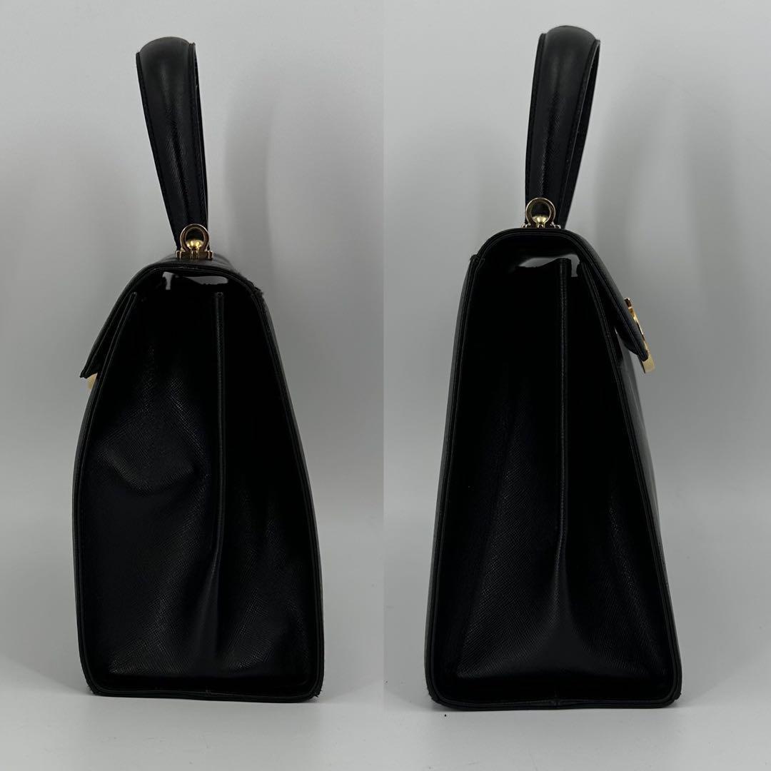 フェラガモ ハンドバッグ サフィアーノレザー ガンチーニ 2way 黒 フェラガモ ハンドバッグ サフィアーノレザー ガンチーニ 2way 黒