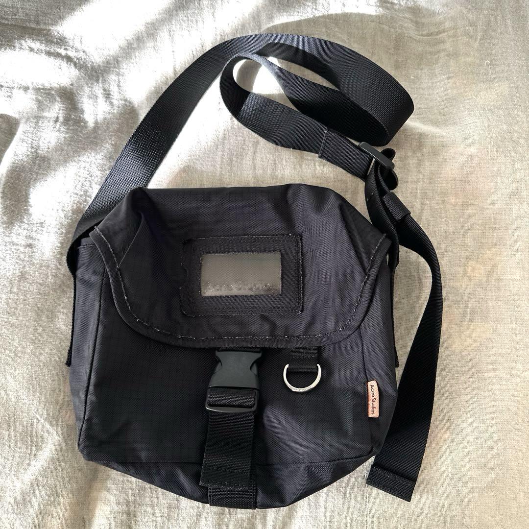 Acne Studios ナイロン リップストップ メッセンジャーバッグ アクネ ストゥディオズ - メッセンジャーバッグ | HBX - ハイプ