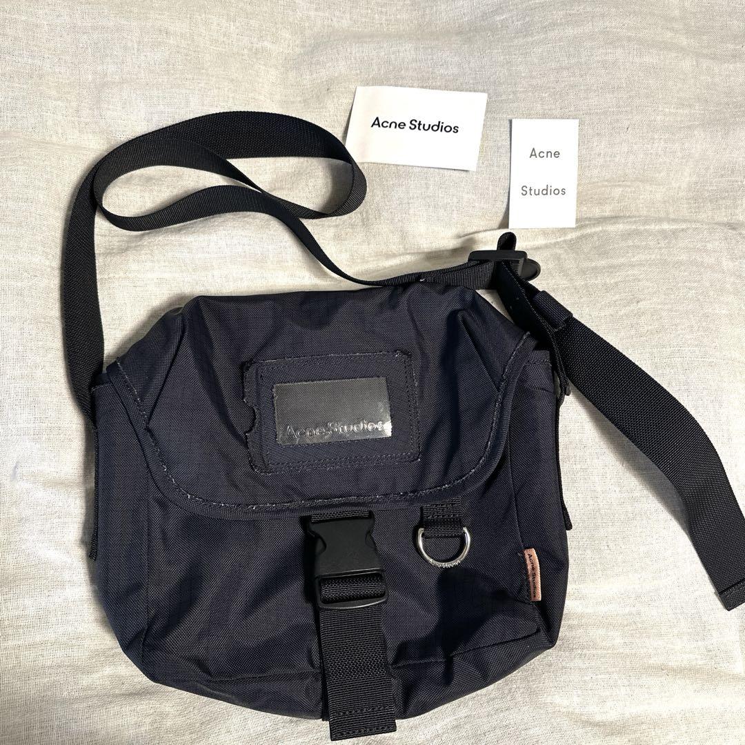 acne studios メッセンジャーバッグ本当に 安い 通販