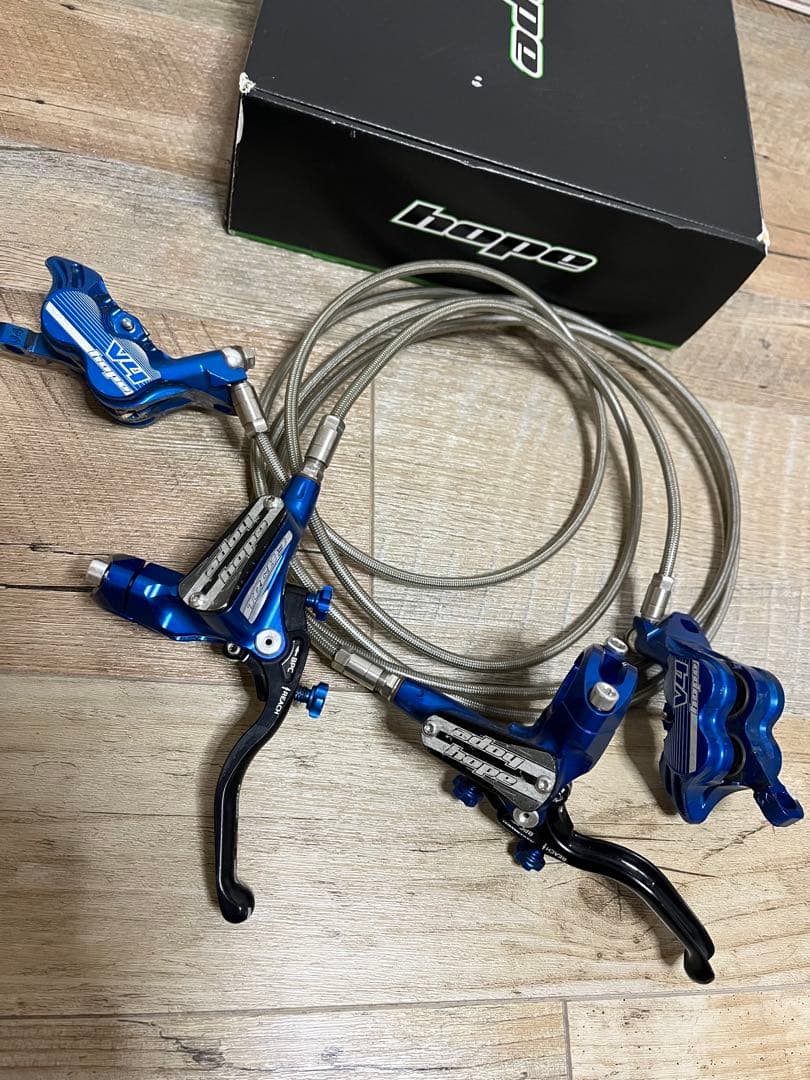 v4 ブルーやや傷や汚れあり