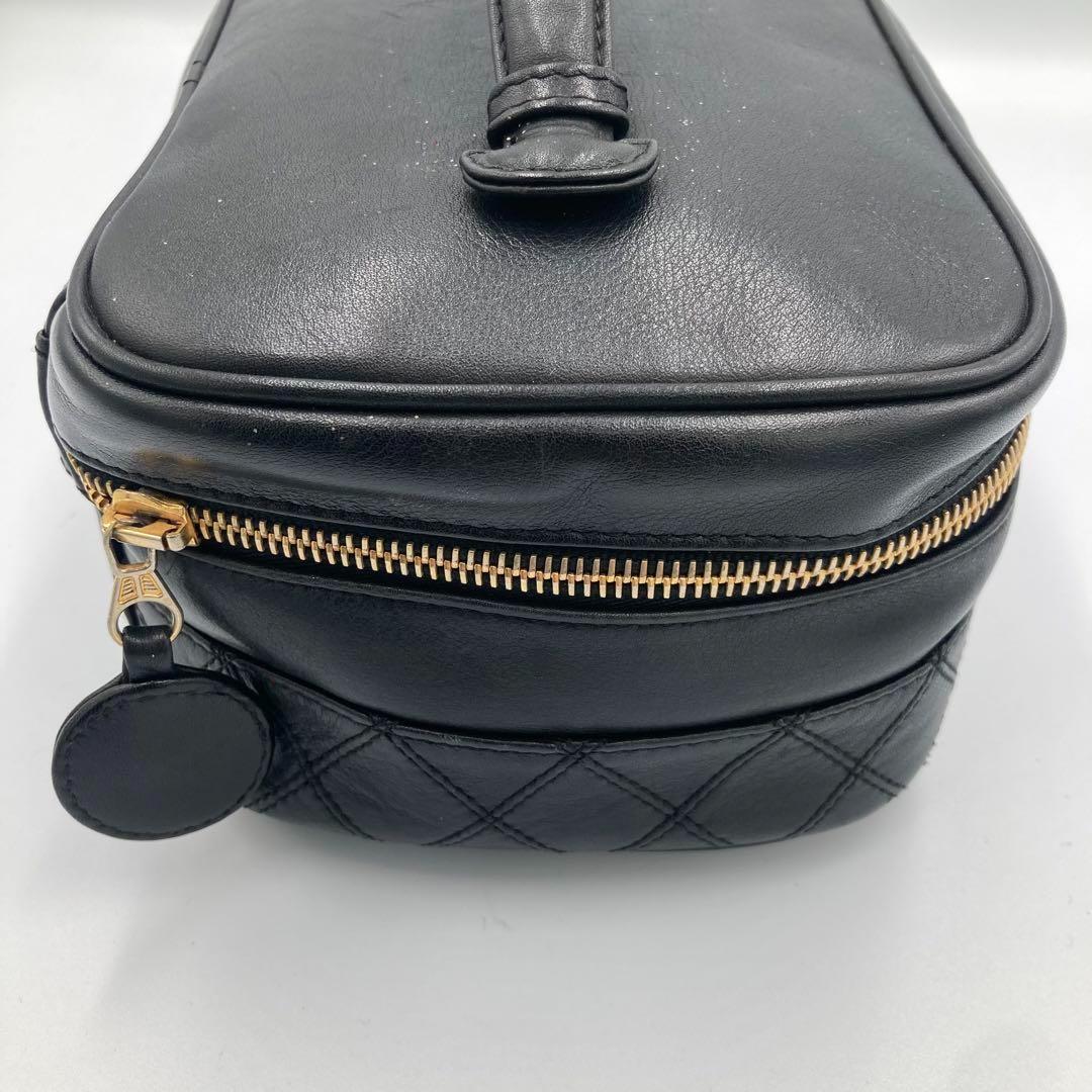 CHANEL正規品 ブラック エナメルポーチ シャネルポーチ希少ヴィンテージ 美品！ CHANEL シャネル ポーチ ブラック - メルカリ